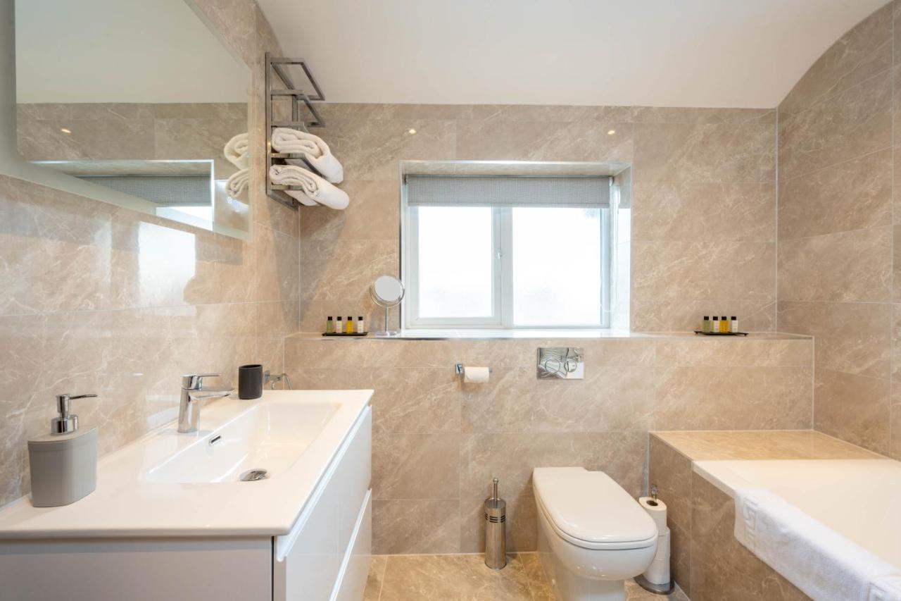 The Oaklands - Luxury Spacious 6-Bed, Near Solihull, Birmingham City, Jlr, Nec, Airport, Resorts World, Hs2 Εξωτερικό φωτογραφία
